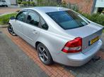 Volvo S40 2.4 I 103KW 2004 Grijs APK 6-2-25 Recent Kl. beurt, Auto's, Origineel Nederlands, Te koop, Zilver of Grijs, 5 stoelen