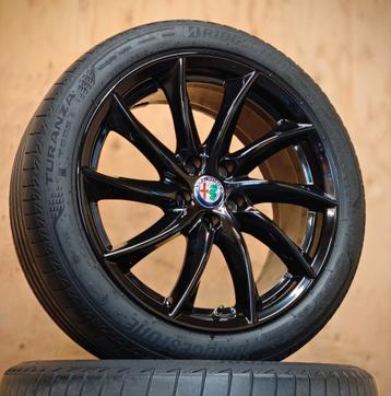 Org. 18" Alfa Romeo Giulia velgen wielen zomerbanden beschikbaar voor biedingen