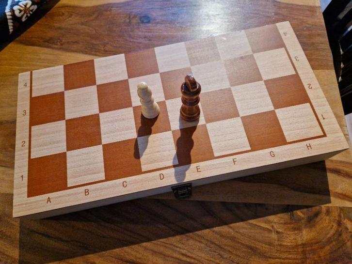 adv. 16 schaakspel met opbergkistje voor schaakstukken, Hobby en Vrije tijd, Denksport en Puzzels, Nieuw, Schaken, 500 t/m 1500 stukjes