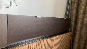 4 Besta lades met donker bruin front.  Rails and gripje