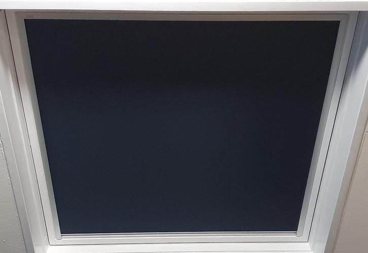 Velux Rolgordijn Donker Blauw, Huis en Inrichting, Stoffering | Gordijnen en Lamellen, Zo goed als nieuw, Blauw, Ophalen