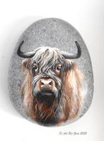 Mooie Schotse hooglander geschilderd op een riviersteen, Ophalen of Verzenden