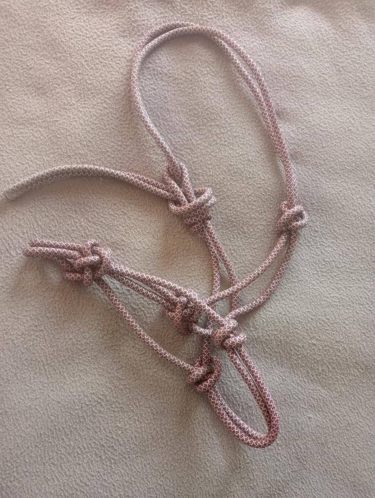 Zgan roze knoop touw halster mt full, Dieren en Toebehoren, Paarden en Pony's | Overige Paardenspullen, Ophalen of Verzenden, Zo goed als nieuw