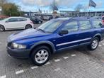 Volvo V70 2.4 T XC 4WD AUT 2002 Blauw Ocean Race, Auto's, Volvo, 1800 kg, Zwart, Blauw, Stationwagon
