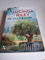 Lucinda Riley - De olijfboom, Lucinda Riley, Ophalen of Verzenden, Zo goed als nieuw