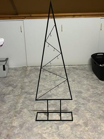 Zwarte kerstboom (metaal) beschikbaar voor biedingen