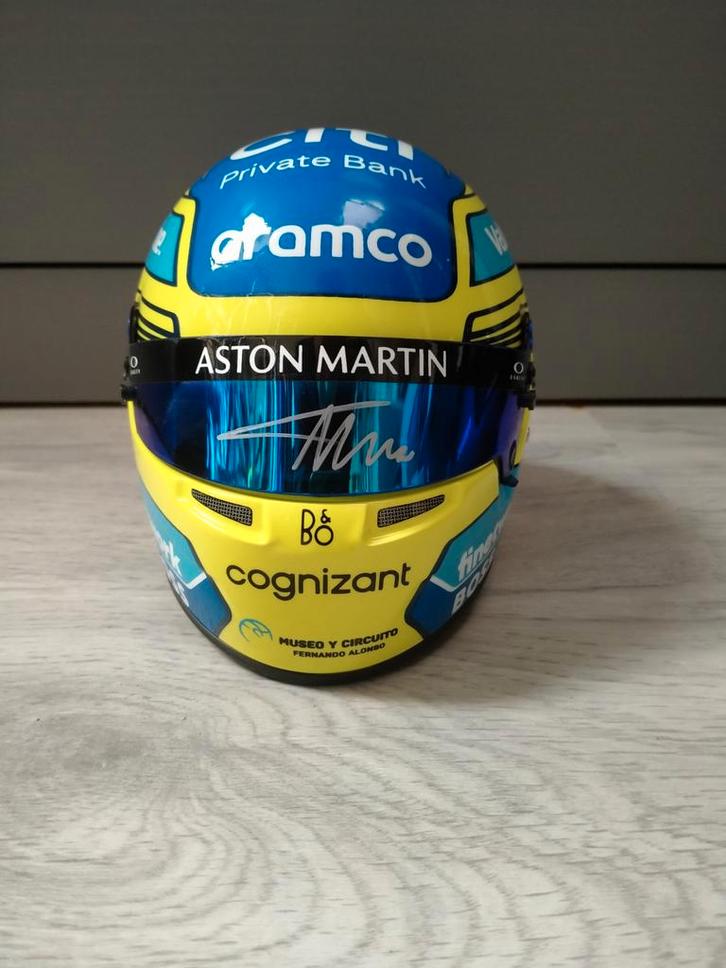 Gesigneerd: Fernando Alonso 1:2 helm Aston Martin F1., Verzamelen, Automerken, Motoren en Formule 1, Nieuw, Formule 1, Ophalen of Verzenden