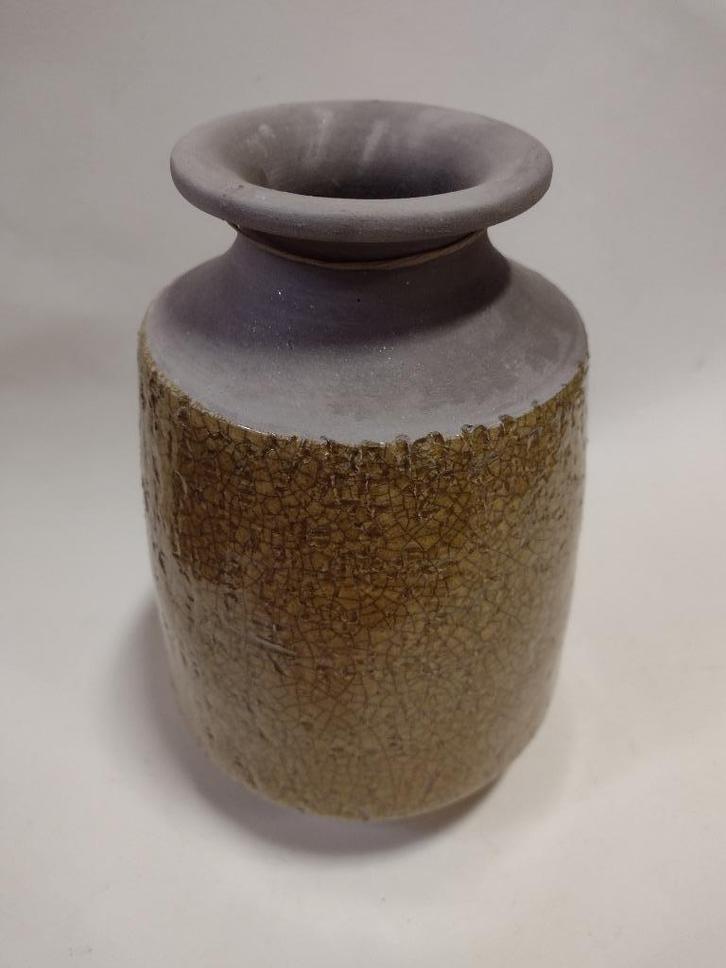 Nieuwe okergele vaas van keramiek handmade, Huis en Inrichting, Woonaccessoires | Vazen, Nieuw, Geel, Minder dan 50 cm, Aardewerk of Porselein