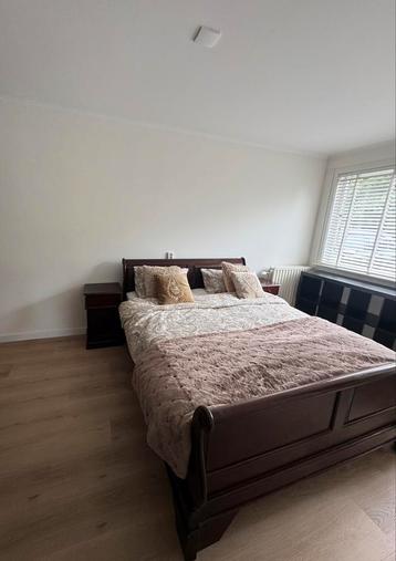 Luxe massief houten Queen Size bed met matras & nachtkastjes beschikbaar voor biedingen