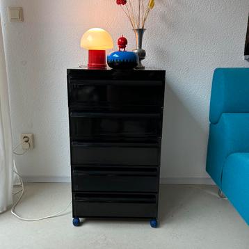 Vintage space age Kartell ladenkast