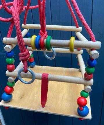 Houten babyschommel  beschikbaar voor biedingen