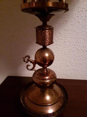 Antiek lamp beschikbaar voor biedingen