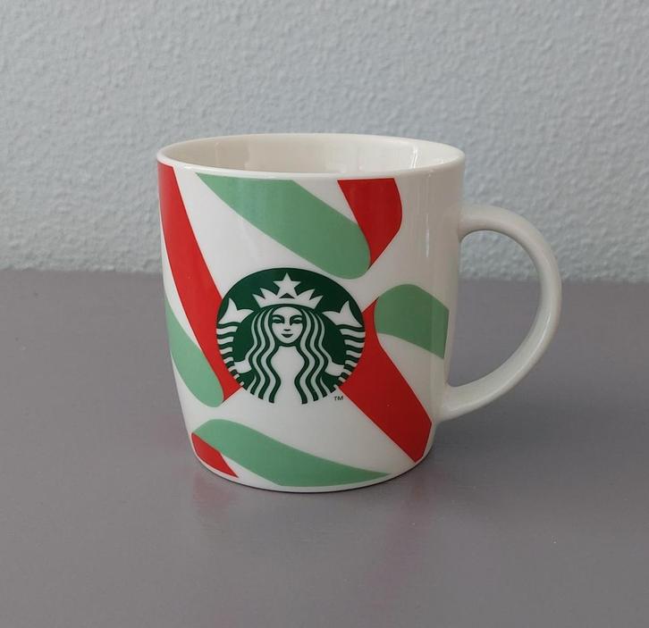 STARBUCKS 2021 Limited Edtion kerst mok ️🎄, Huis en Inrichting, Keuken | Servies, Zo goed als nieuw, Kop(pen) en/of Schotel(s)
