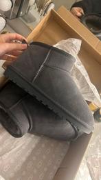 Ugg Mini Grijs Maat 39, Kleding | Dames, Schoenen, Ophalen of Verzenden, Zo goed als nieuw, Grijs, Lage of Enkellaarzen