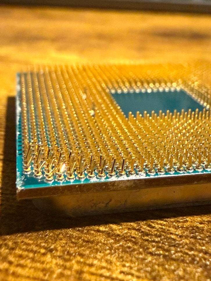 AMD Ryzen 2400G GEBOGEN PINNEN, Computers en Software, Processors, Gebruikt, 3 tot 4 Ghz, Ophalen of Verzenden