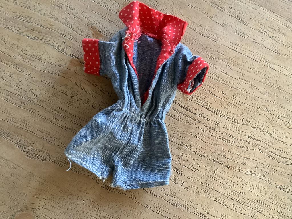 Barbie pakje, Verzamelen, Poppen, Ophalen of Verzenden, Zo goed als nieuw, Kleertjes
