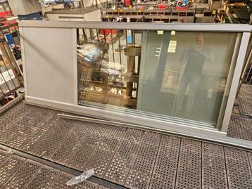 Schuifwand met glas  beschikbaar voor biedingen
