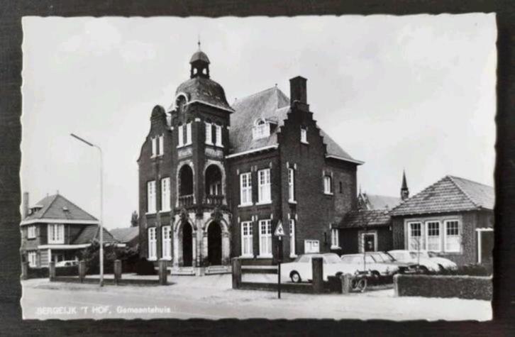Bergeijk 't Hof - Gemeentehuis (oorspronkelijke raadhuis), Verzamelen, Ansichtkaarten | Nederland, Ongelopen, Noord-Brabant, 1960 tot 1980