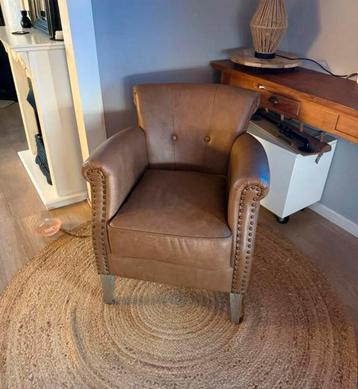 Mooie compact fauteuil beschikbaar voor biedingen