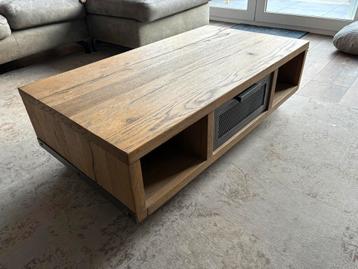 Massief houten Salontafel (op wieltjes) beschikbaar voor biedingen