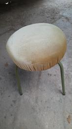 Kruk met licht groene velourse bekleding ., Huis en Inrichting, Stoelen, Ophalen of Verzenden