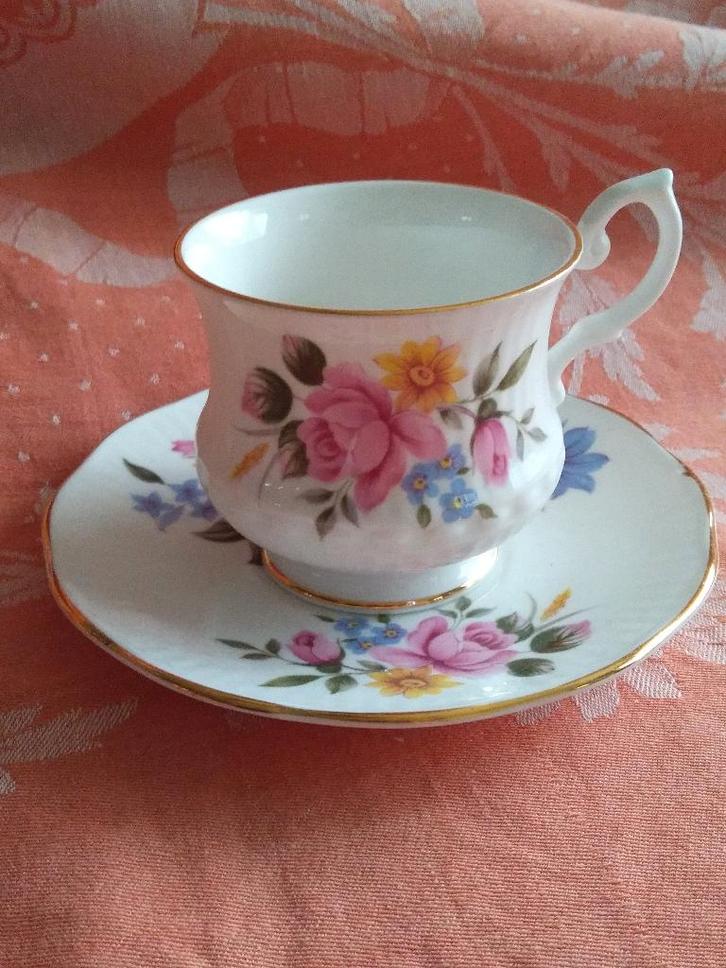 KOP+SCHOTEL porselein van Royal Minster, made in England, Antiek en Kunst, Antiek | Servies los, Ophalen of Verzenden