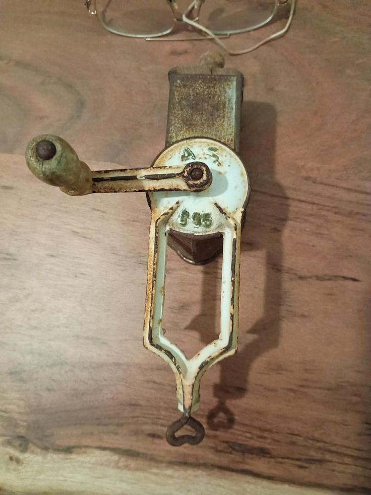 Oude metalen trommelrasp & kaasrasp Werkstation, Antiek en Kunst, Antiek | Gereedschap en Instrumenten, Ophalen of Verzenden