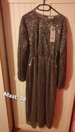 Nieuwe Grijze dames NA-KD glitter feestjurk maat 38., Maat 38/40 (M), NA-KD, Nieuw, Ophalen of Verzenden