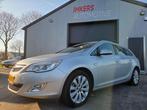 Opel Astra Sports Tourer 1.4 Turbo Cosmo PDC | Navi | Leer, Voorwielaandrijving, Euro 5, Gebruikt, Zwart