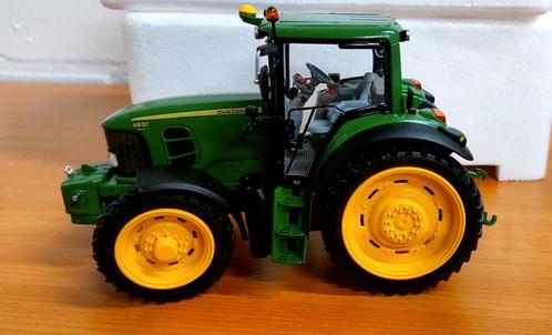 John Deere 6830 Premium Aangepast, Hobby en Vrije tijd, Modelauto's | 1:32, Nieuw, Tractor of Landbouw, Overige merken, Ophalen of Verzenden