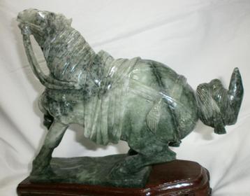 Jade circa 1960 excellent beeld van jade zeldzaam 4000 gram  beschikbaar voor biedingen