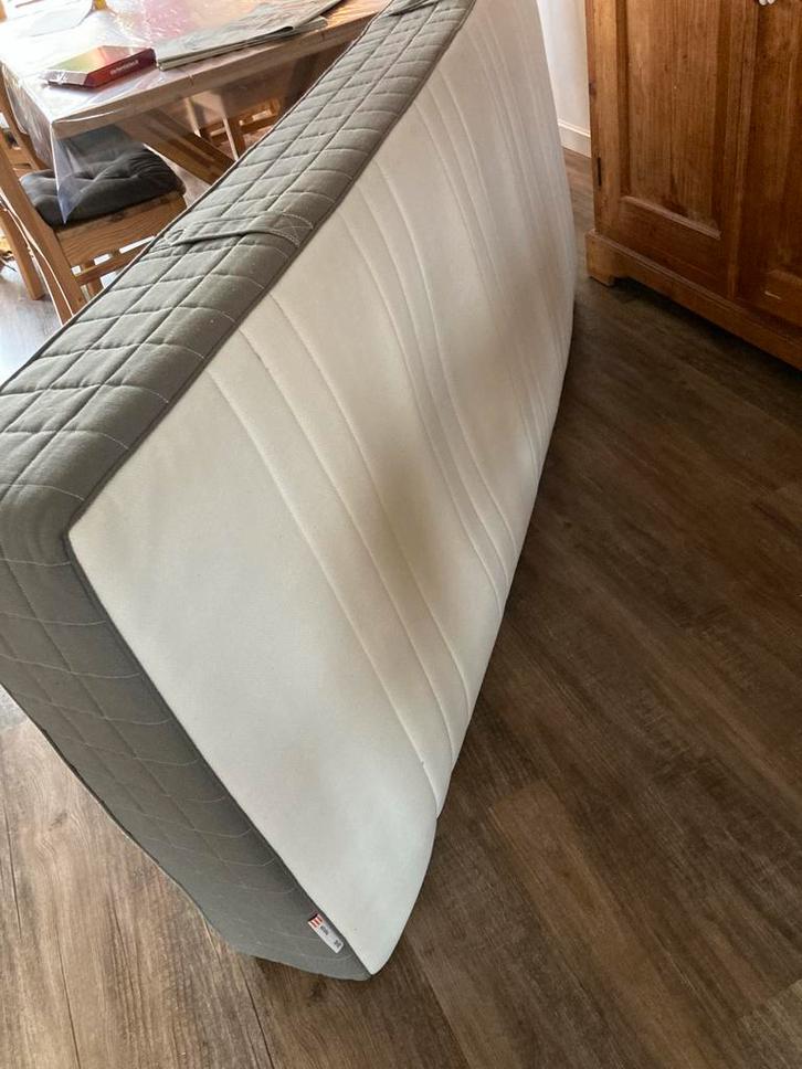 Goedkoop matras - 4 jaar oud, Huis en Inrichting, Slaapkamer | Matrassen en Bedbodems, Gebruikt, Matras, 90 cm, 200 cm, Eenpersoons