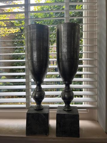 Set van 2 decoratieve vazen beschikbaar voor biedingen