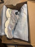 Nieuw in doos. New balance 9060. Maat 44,5., Kleding | Heren, Schoenen, Ophalen of Verzenden, Nieuw, Blauw