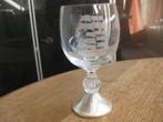 Kristallen glas met gegraveerd zeilschip. Op zilveren voet ., Ophalen