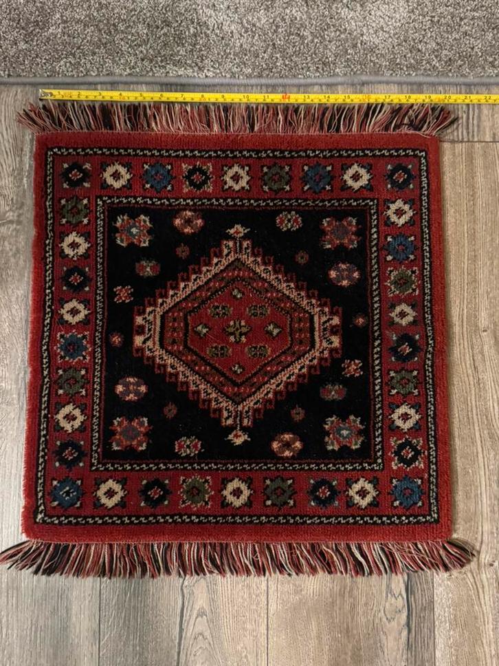 Mooi, handgeknoopt Perzisch tapijtje te koop., Huis en Inrichting, Stoffering | Tapijten en Kleden, Zo goed als nieuw, 50 tot 100 cm