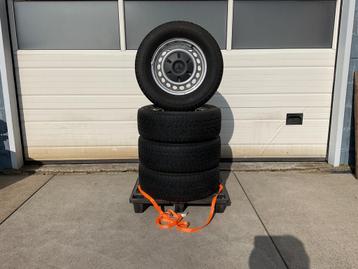 Mercedes Sprinter. V.W. Crafter.  Winterset. 235 - 65 - 16. beschikbaar voor biedingen