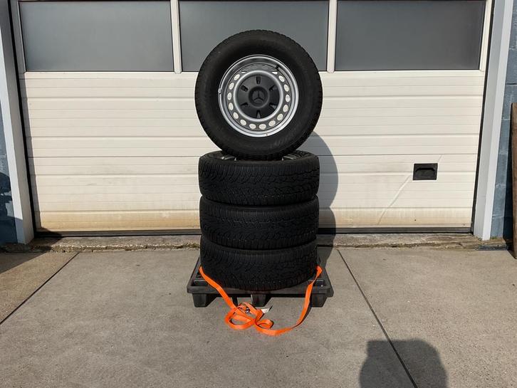Mercedes Sprinter. V.W. Crafter.  Winterset. 235 - 65 - 16., Auto-onderdelen, Banden en Velgen, Banden en Velgen, Winterbanden