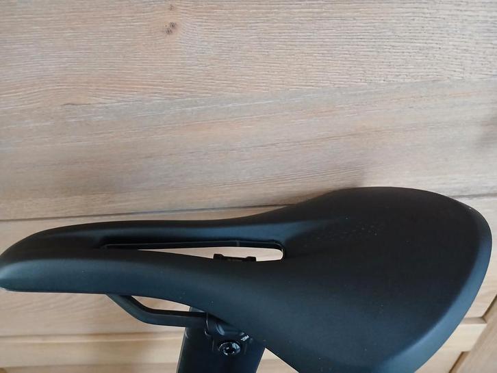 Fizik Tempo Aliante R1 Zadel - Racefiets, Sport en Fitness, Wielrennen, Zo goed als nieuw, Ophalen of Verzenden