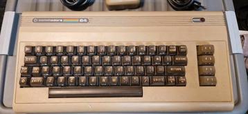 Commodore c64 met voeding beschikbaar voor biedingen