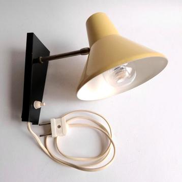 Jaren 60 Hale wandlamp  beschikbaar voor biedingen