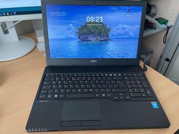 Laptop Fujitsu A555, Windows 11 Pro 64 bits beschikbaar voor biedingen