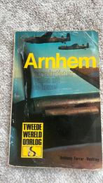 Arnhem - Parachutisten vallen uit de hemel, Boeken, Ophalen of Verzenden, Tweede Wereldoorlog, Zo goed als nieuw