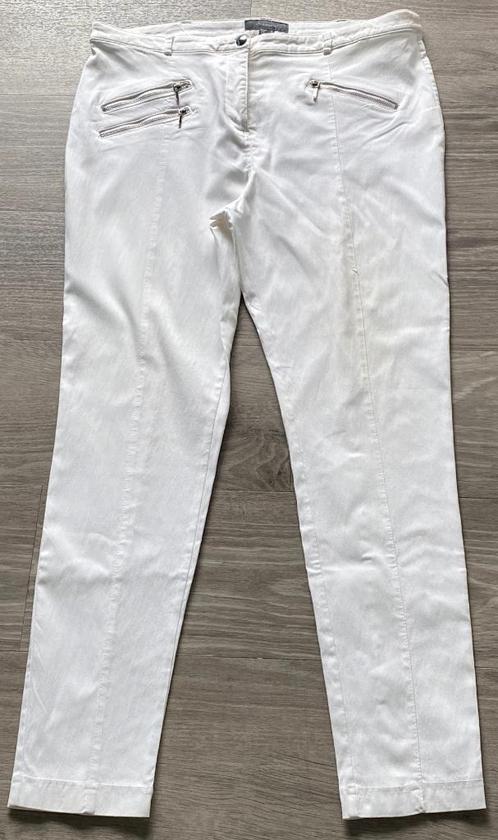Witte broek met leuke ritsjes. Maat 44. z.g.a.n., Kleding | Dames, Broeken en Pantalons, Zo goed als nieuw, Maat 42/44 (L), Wit