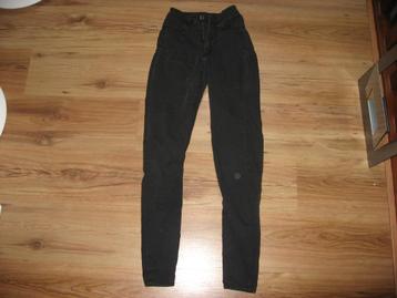 2 gelijke zwarte stretch skinny jeans in mt 36 of 38 beschikbaar voor biedingen