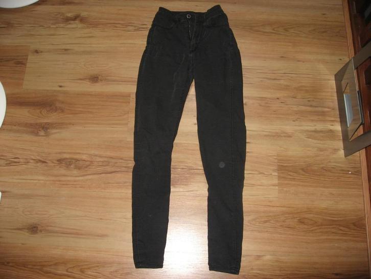 2 gelijke zwarte stretch skinny jeans in mt 36 of 38, Kleding | Dames, Spijkerbroeken en Jeans, Zo goed als nieuw, W28 - W29 (confectie 36)