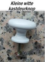 Kleine Witte metalen kastdeur knoppen ( 13 ), Antiek en Kunst, Curiosa en Brocante, Ophalen of Verzenden