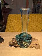 Glazen vaas op hout, Ophalen