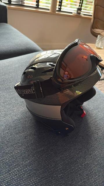 Wintersport helm en bril beschikbaar voor biedingen