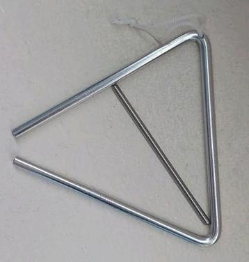 Goeie triangel en kinder tamboerijn  beschikbaar voor biedingen